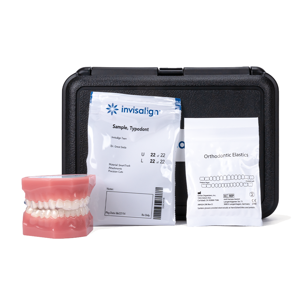 Invisalign™ Typodont, Class II Occlusion