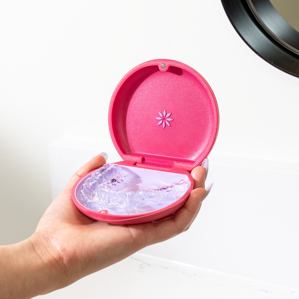 Invisalign™ Aligner Case in Cyberpink